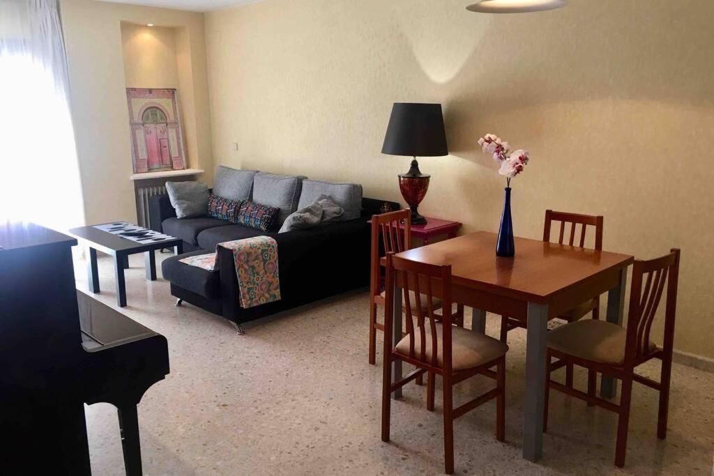 Confortable-tranquilo Junto Al Centro Appartamento
